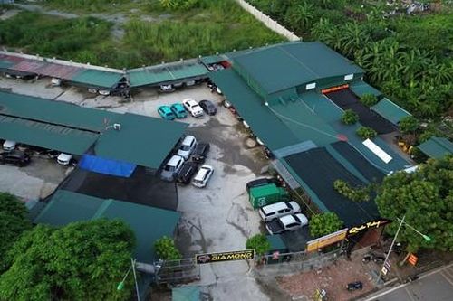 Tổ hợp bãi xe trái phép, quán nhậu, showroom ô tô trên nhiều ô đất dự án