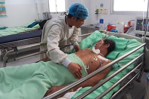 Nam shipper bán xe máy cũ lấy 3 triệu đồng mong cứu cha gặp nạn