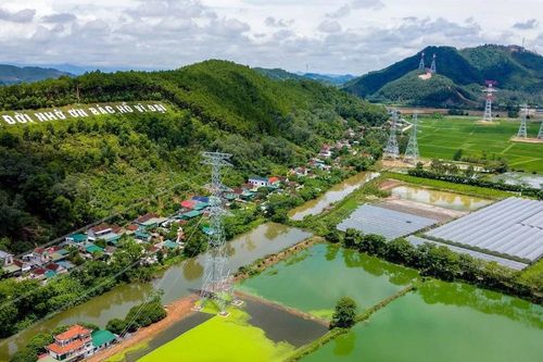 'Vượt nắng-Thắng mưa' thi công đường dây 500kV mạch 3 Quảng Trạch-Phố Nối