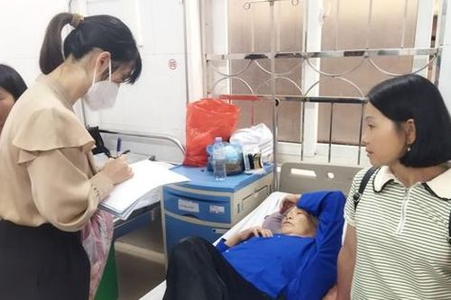 Quảng Ninh: 6 người nhập viện sau bữa ăn tối tại nhà hàng