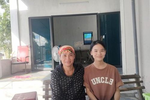 Nghị lực phi thường của nữ thủ khoa mồ côi ở Hà Tĩnh
