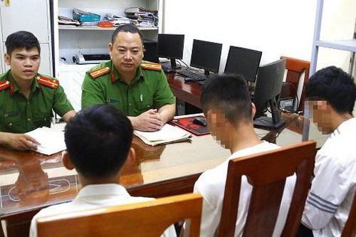 Ngăn chặn ném đá lên tàu hỏa để đảm bảo an toàn giao thông đường sắt