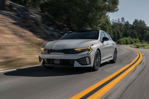 Kia K5 tăng doanh số chóng mặt