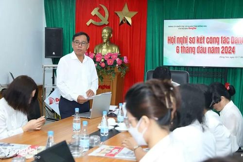 Chi bộ Báo Đồng Nai kết nạp 6 đảng viên mới trong 6 tháng đầu năm 2024
