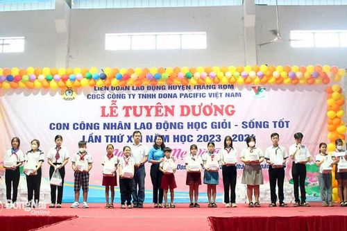 Tuyên dương 188 học sinh học giỏi, sống tốt