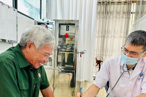 Khám và cấp thuốc miễn phí cho 70 người có công, thân nhân người có công