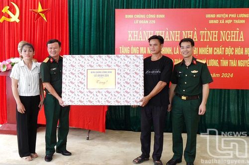 Khánh thành Nhà tình nghĩa tặng gia đình chính sách