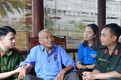 Bữa cơm cùng Mẹ Việt Nam anh hùng