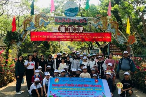 Ghi ở ngọn đồi thiêng những ngày tháng 7