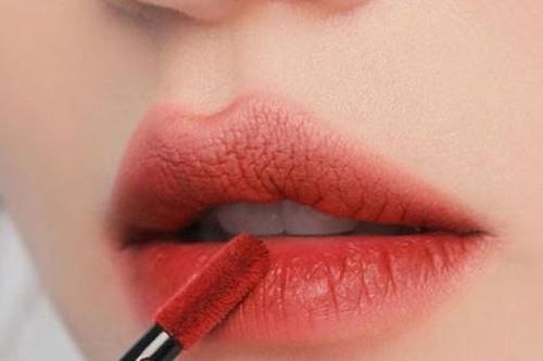 Mẹo tô son môi bóng đẹp
