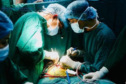 Lần đầu tiên bác sĩ viện tỉnh cứu thành công trẻ nhỏ tuổi nhất bị khuyết tật tim phức tạp