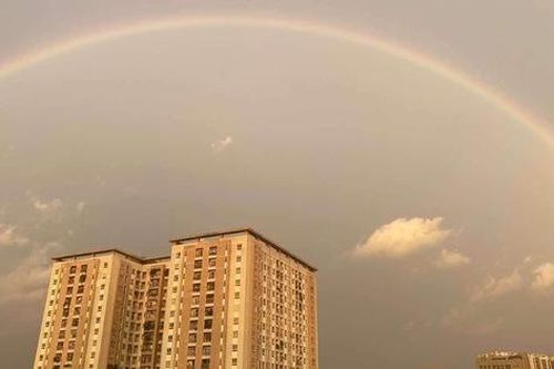 Hà Nội xuất hiện cầu vồng kép rực rỡ hiếm gặp