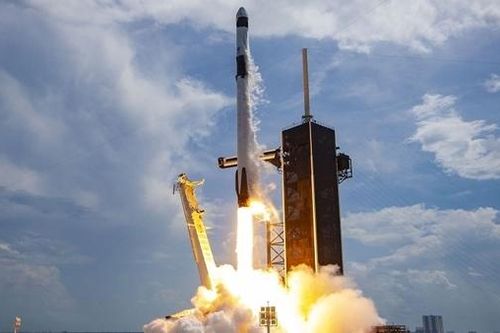 SpaceX mất trắng 20 vệ tinh mạng Starlink