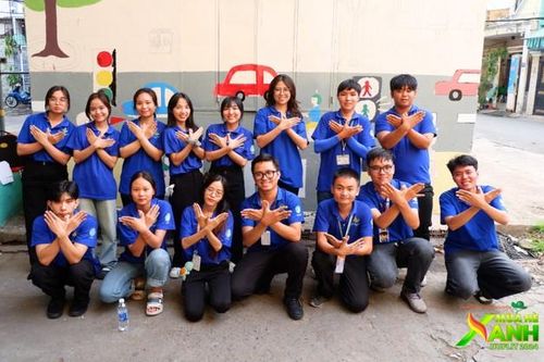 Sôi nổi hoạt động tình nguyện cùng các chiến sĩ HUFLIT mặt trận không thường trực