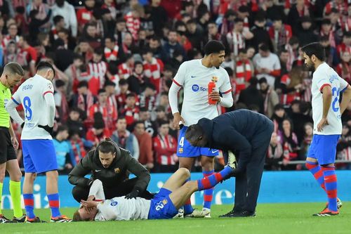 Báo động cho hàng tiền vệ Barca