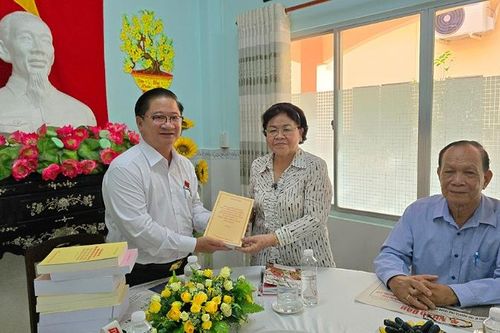 Nguyện sống xứng đáng với tấm gương, đạo đức của Tổng Bí thư Nguyễn Phú Trọng