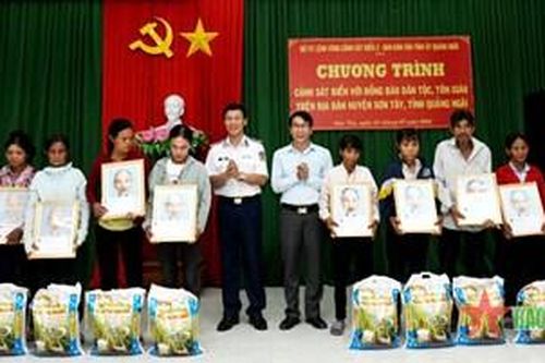 Vùng Cảnh sát biển 2 hướng về đối tượng người có công và đồng bào dân tộc, tôn giáo