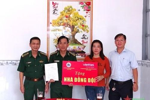 Bộ đội Biên phòng tỉnh Cà Mau bàn giao 'Nhà đồng đội'