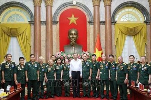 Chủ tịch nước Tô Lâm gặp mặt Ban liên lạc Đại đoàn 305 Dù - Đặc công