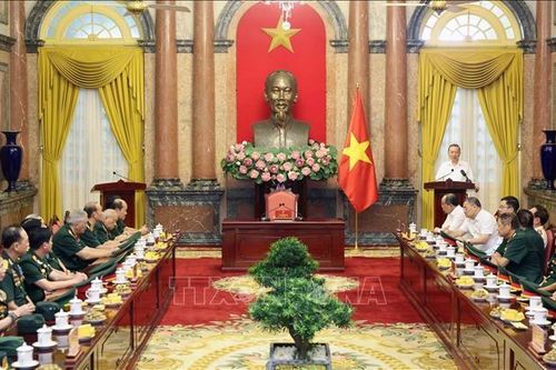 Chủ tịch nước Tô Lâm gặp mặt Ban liên lạc Đại đoàn 305 Dù - Đặc công