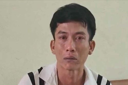 Khoét mái tôn, hốt sạch điện thoại trong cửa hàng