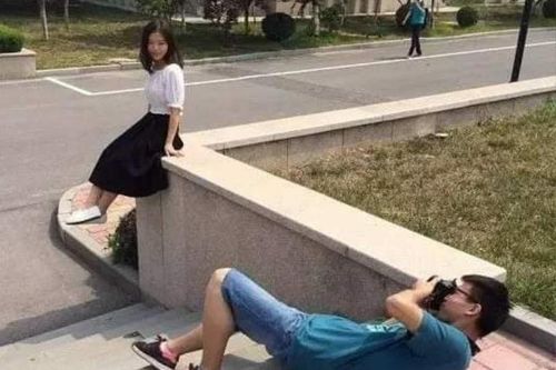 Những anh bạn trai siêu có tâm: 'Lăn lộn' chụp ảnh cho bạn gái!
