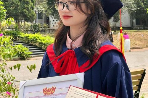 'Chìa khóa vàng' của nữ thủ khoa đầu ra đại học
