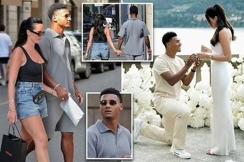Sao tuyển Anh Ollie Watkins lãng mạn cầu hôn bạn gái