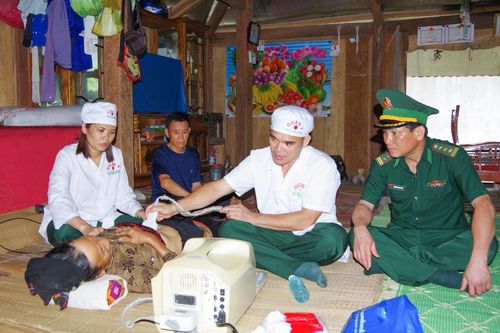 Thanh Hóa: Khám bệnh, cấp phát thuốc miễn phí cho gia đình chính sách, thương bệnh binh và nhân dân khu vực biên giới