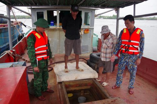 Điều tra, xử lý 3 tàu chở dầu không rõ nguồn gốc