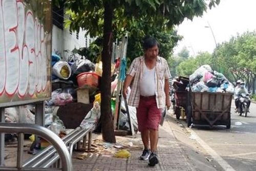 Đề nghị xử lý nghiêm tình trạng tập kết rác, vẽ bậy tại trạm xe buýt ở TP.HCM