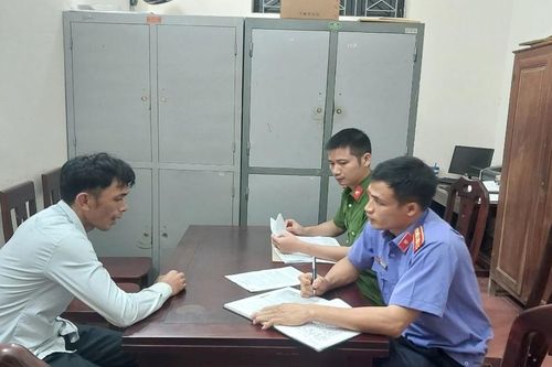 Cô gái lỡ đường bị 'xe ôm' chở vào rừng xâm hại