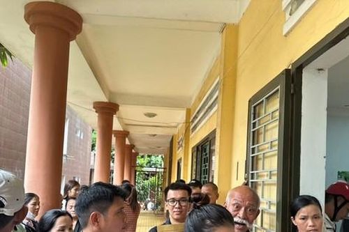 Tuyển sinh lớp 10 thay đổi chóng mặt, phụ huynh sốt vó, nhà trường bị động