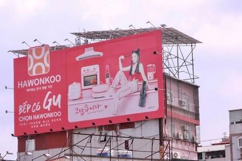 Hà Nội: Lúng túng xử lý biển quảng cáo sai quy định