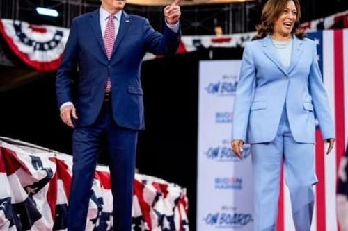 Ông Trump từng quyên góp hàng nghìn USD cho bà Harris tranh cử