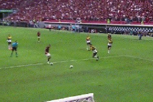Kỳ lạ quả phạt đền có một không hai ở giải vô địch Brazil