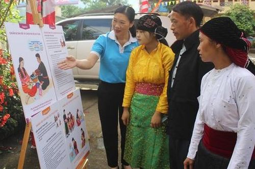 Trang bị kiến thức sinh đẻ an toàn và chăm sóc trẻ em cho phụ nữ dân tộc thiểu số