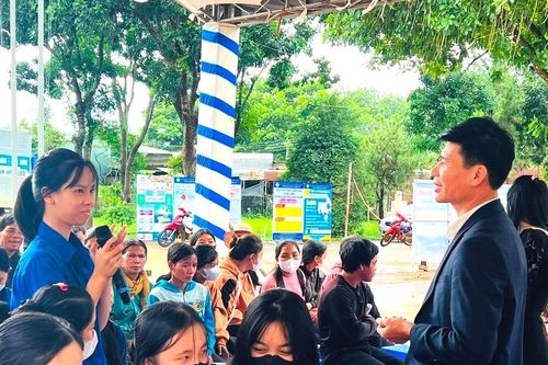 Gần 100 lao động thuộc hộ nghèo, cận nghèo xã Ia Dreng được tư vấn, giới thiệu việc làm