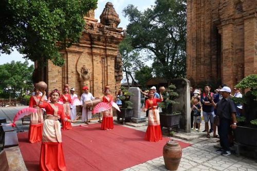 Nha Trang: Phát huy giá trị di sản văn hóa gắn với phát triển du lịch bền vững