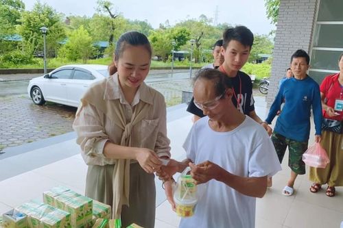 Hỗ trợ 282 suất ăn miễn phí cho bệnh nhân đang điều trị tại Bệnh viện Đa khoa tỉnh