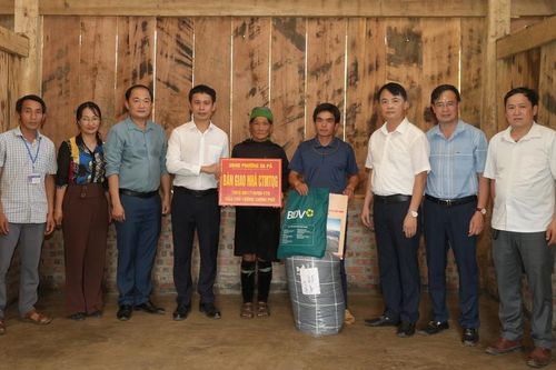 Sa Pa: Bàn giao 2 nhà theo Quyết định 1719 của Thủ tướng Chính phủ