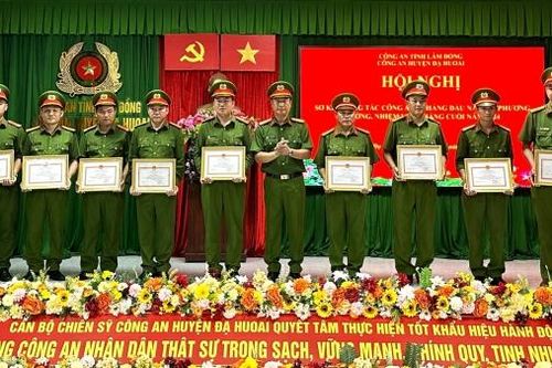 Phá thành công chuyên án ma túy, nhiều tập thể, cá nhân Công an huyện Đạ Huoai được khen thưởng