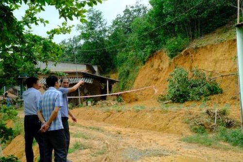 Lãnh đạo huyện Đạ Tẻh kiểm tra công tác phòng chống thiên tai