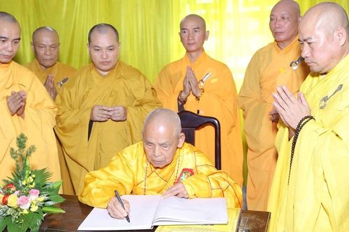 Thừa Thiên Huế: Các phái đoàn viếng tang Hòa thượng Thích Huệ Trí tại tổ đình Kim Tiên