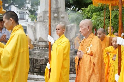 Đức Pháp chủ GHPGVN tưởng niệm chư vị Thánh tử đạo tại Huế