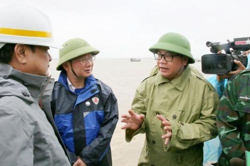 Bộ trưởng Bộ Nông nghiệp và Phát triển nông thôn kiểm tra công tác phòng chống bão ở Quảng Ninh
