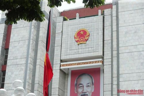 Nhiều địa điểm tại Hà Nội treo cờ rủ tưởng nhớ Tổng Bí thư Nguyễn Phú Trọng