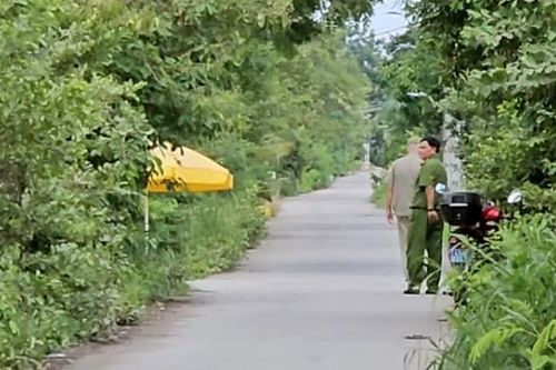 Vợ khai chồng ngã trúng dao tử vong khi đang làm cá