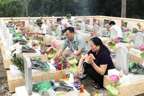 Nước mắt chiều nghĩa trang