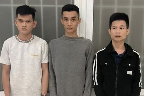 Dừng đèn đỏ, thanh niên bị nhóm đối tượng đánh bất tỉnh và cướp tài sản